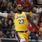 Lebronov dabl-dabl malo za Lejkerse 4