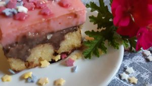 Kolač sa rupicama - Boston Poke Cake (recept) 4 Kolač sa rupicama - Boston Poke Cake (recept) 4