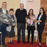 Novčane naknade i auto-sedišta za bebe u Velikom Gradištu 10