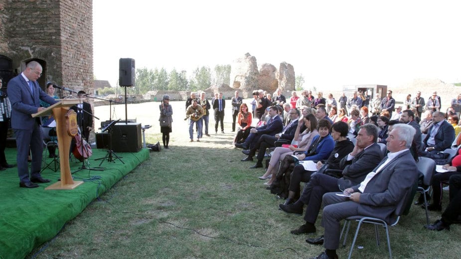 EU: Priznanje projektu "Vekovi Bača" 1