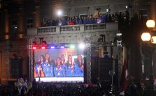 FoNet-ODBOJKAICE-DOÈEK Hiljade ljudi na dočeku zlatnih odbojkašica u Beogradu 2