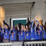 Hiljade ljudi na dočeku zlatnih odbojkašica u Beogradu 4