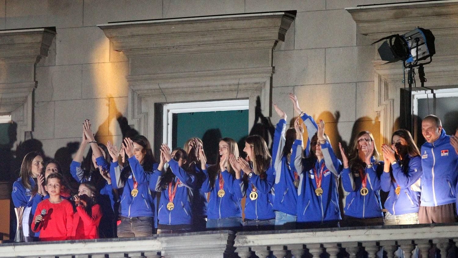 Hiljade ljudi na dočeku zlatnih odbojkašica u Beogradu 1