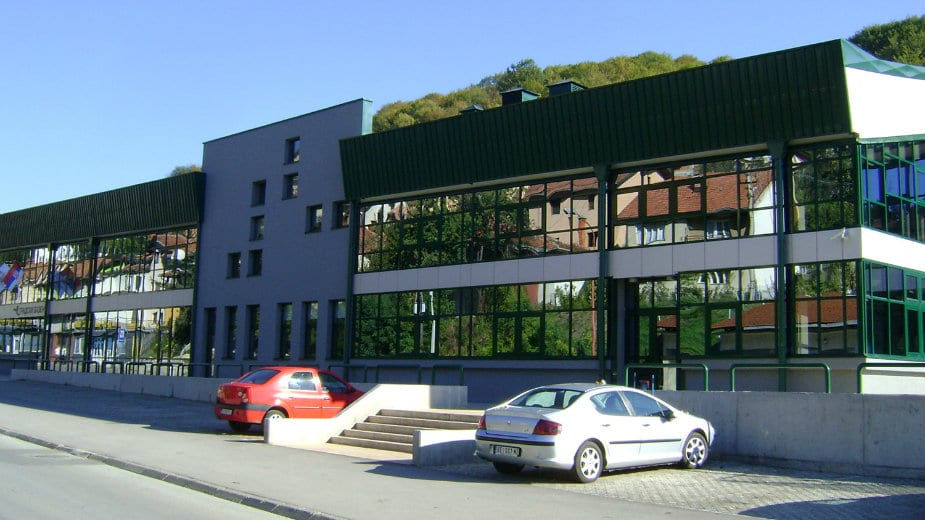 Preminuo od posledica utapanja u bazenu 1