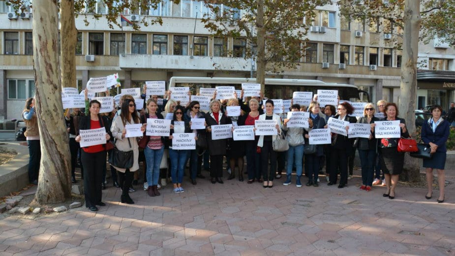 Žene Pokreta socijalista protestuju protiv Veselinovića 1