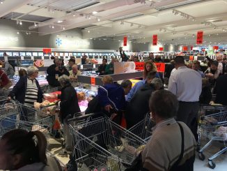 Kupci u Lidlu razgrabili piletinu i banane (FOTO) 2