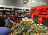 Kupci u Lidlu razgrabili piletinu i banane (FOTO) 4