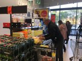 Kupci u Lidlu razgrabili piletinu i banane (FOTO) 5