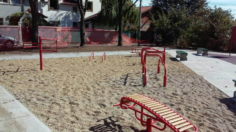 Vesić: Završeno igralište na Ledinama 1