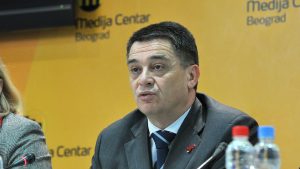 Ministar poljoprivrede pre 20 godina predvideo današnje temperature u Srbiji, meteorolozi ga demantovali i tvrdili da očekuju da će temperatura da padne 5 Ministar poljoprivrede pre 20 godina predvideo današnje temperature u Srbiji, meteorolozi ga demantovali i tvrdili da očekuju da će temperatura da padne 5