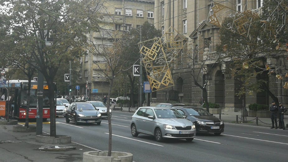 Novogodišnja rasveta se otkačila i blokirala saobraćaj 1