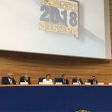 Izbačen iz Parlamenta nakon pitanja o umrloj majci na biračkom spisku 4