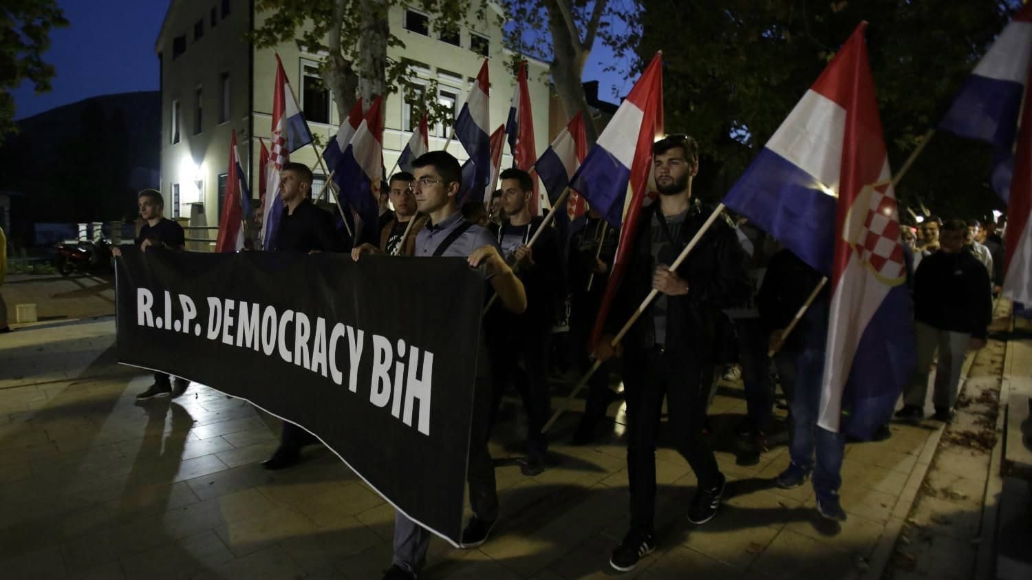 Oko 10.000 Hrvata na protestu protiv Komšića 1