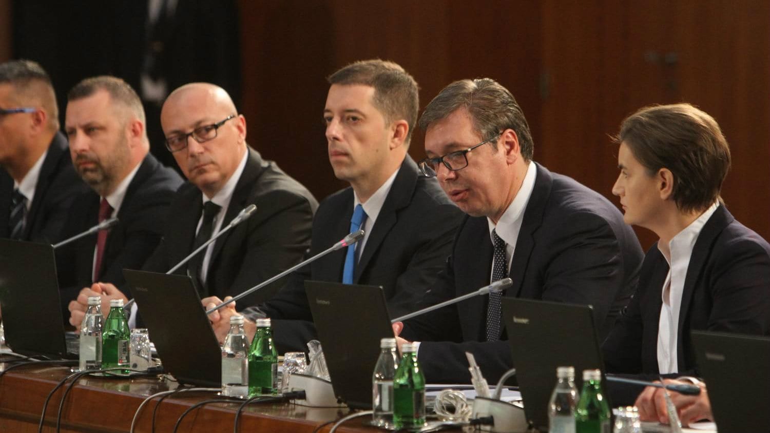 Vučić najavio investicije na Kosovu na sednici Vlade kojoj su prisustvovali i Srbi sa KiM 1