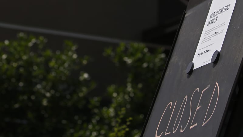 Starbaks prodaje 83 lokala u EU 1