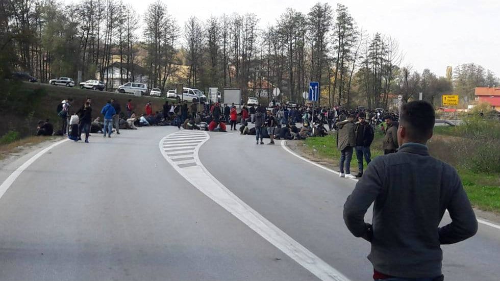 Migranti probili kordon policije na prelazu Maljevac 1
