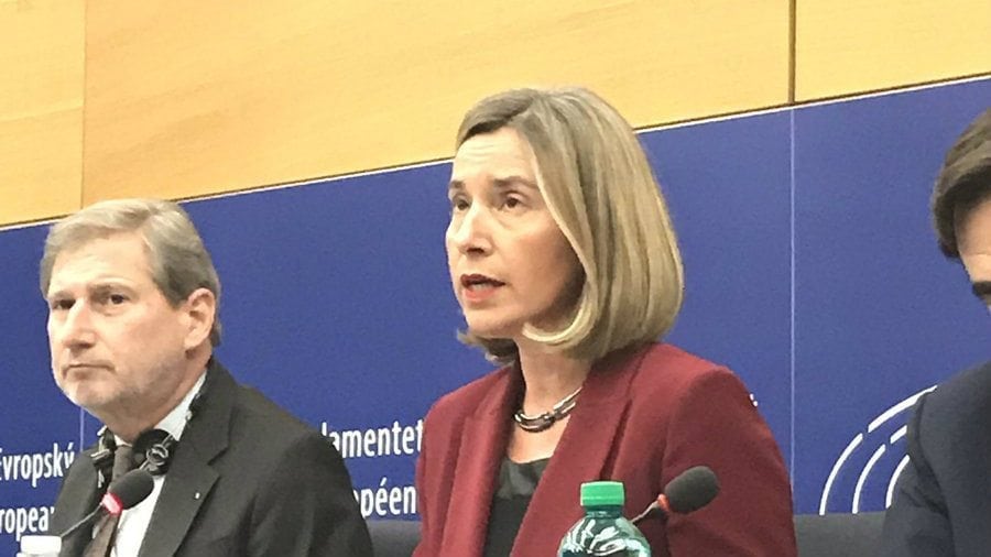 Mogerini i Han: Referendum u Makedoniji istorijska prilika 1