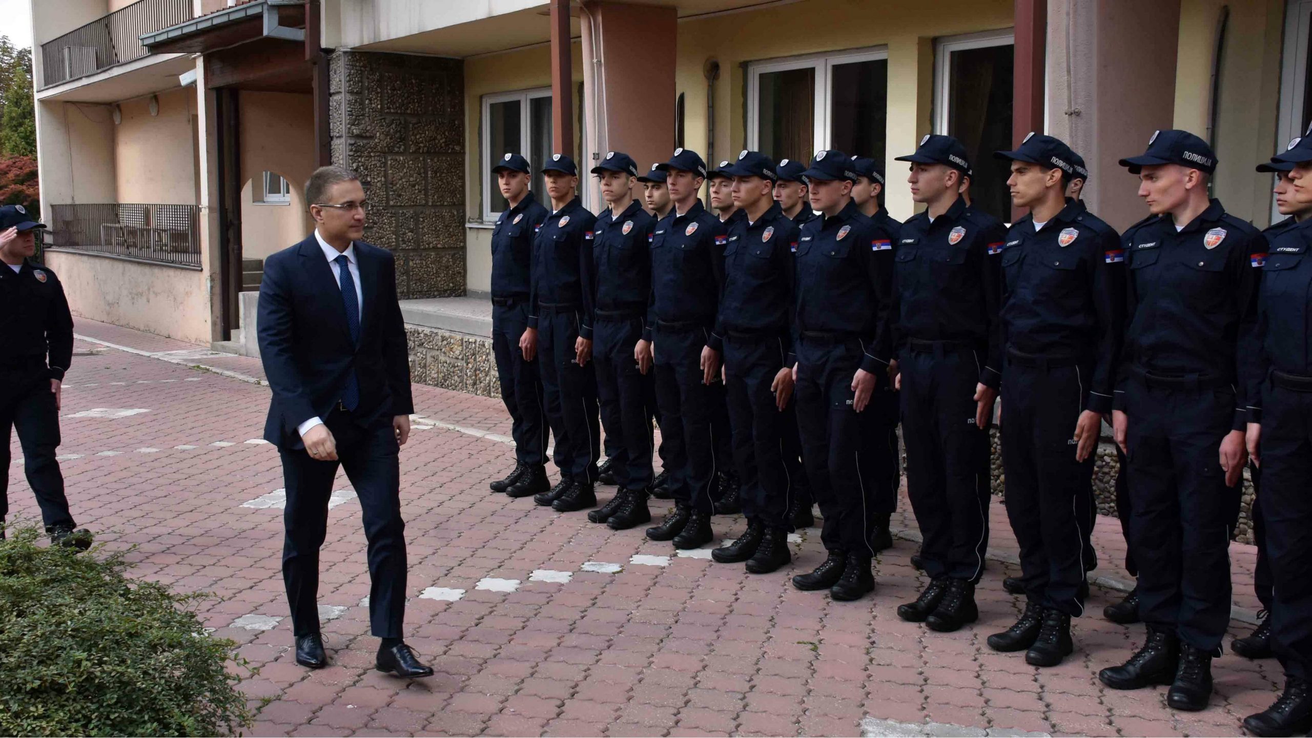 Stefanović: Neophodno stalno usavršavanje policije 1