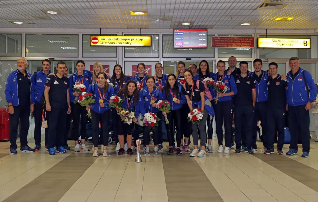 Srpske odbojkašice doputovale u Beograd (FOTO) 3