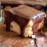 Kolač sa rupicama - Boston Poke Cake (recept) 6