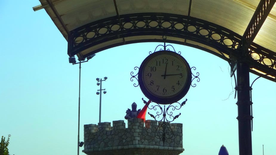 U noći između subote i nedelje pomeriti kazaljke za sat unazad 1