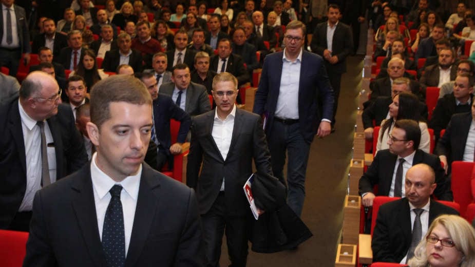 "Pogledajte, Radoičić u prvom redu, ispred Vučića" 1