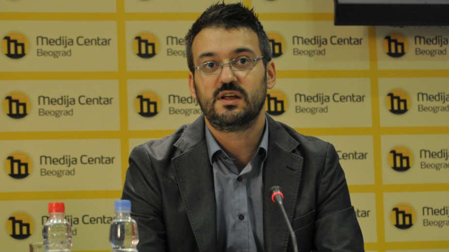 Negiranjem genocida, Brnabić bi da bude veći katolik od pape 1