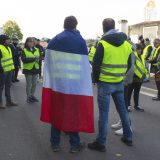 Većina Francuza uz "žute prsluke" 13