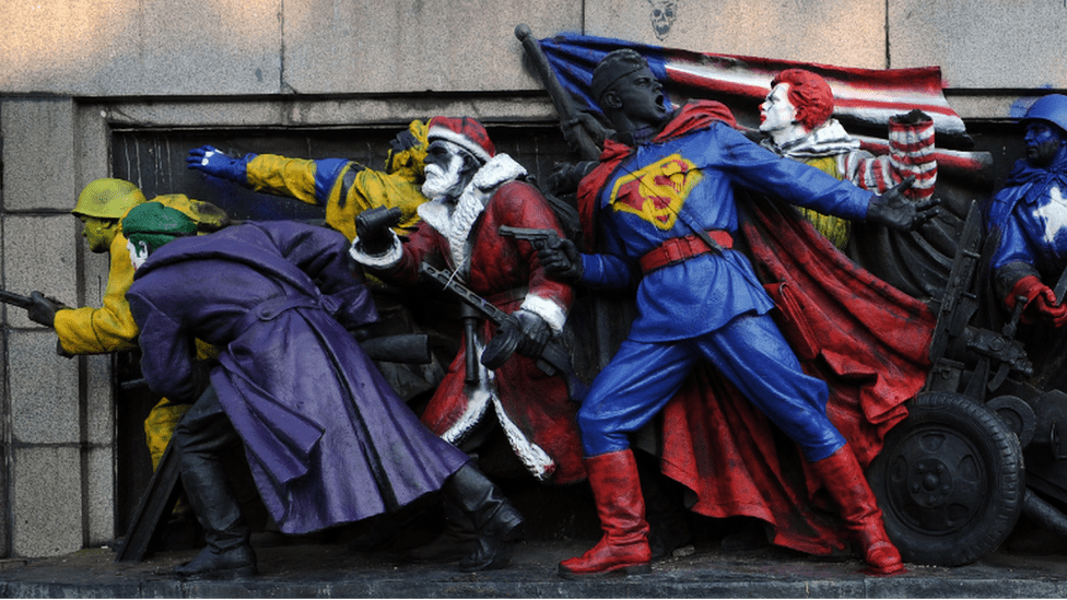 Američki likovi, spomenik, 2011.