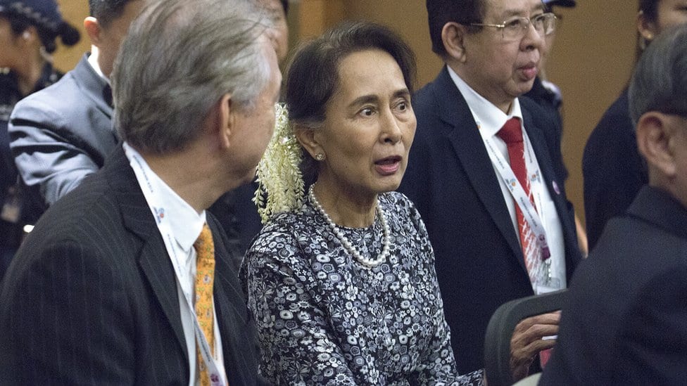 Aung San Su Ći na ekonomskom samitu u Singapuru
