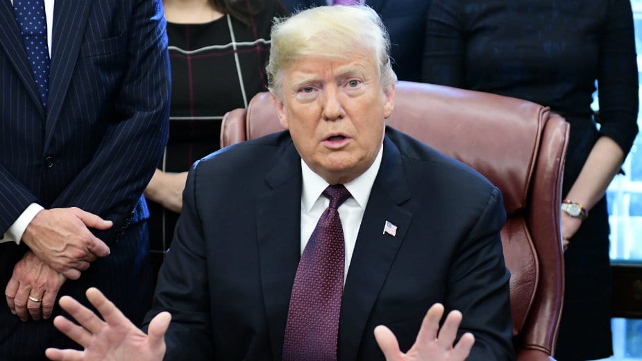 Tramp razgalio Fince 1