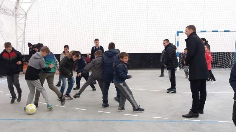 Otvorena fiskultura balon sala u Zminjaku 1