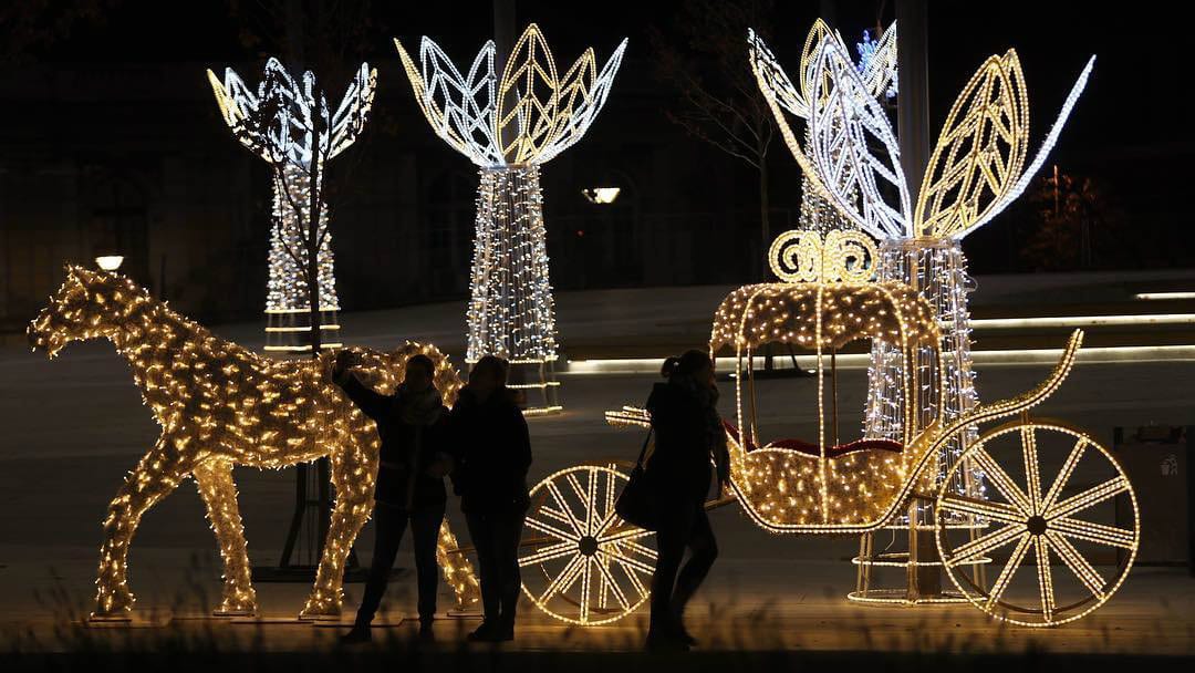 Novogodišnja svetla u Beogradu "sakrila" 10 vrtića (VIDEO) 1