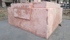 Spomenik Vozarev krst posle uklanjanja crvene farbe Crveni Vozarev krst - greška ili faza u radovima? 3