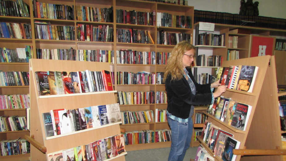 Na policama 450 novih knjiga 1