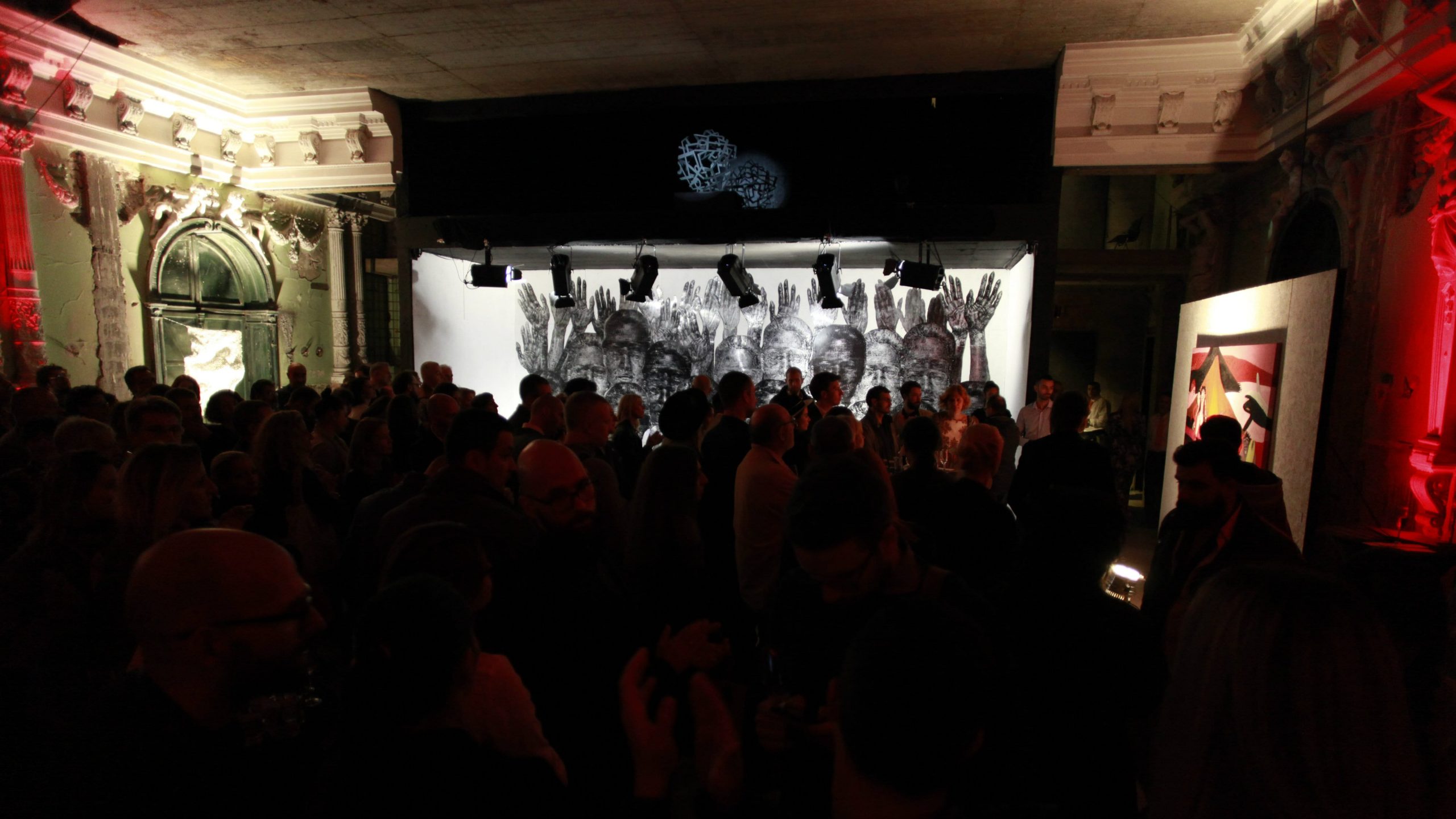 Izložba radova mladih vizuelnih umetnika u bioskopu "Balkan" do 9. novembra 1