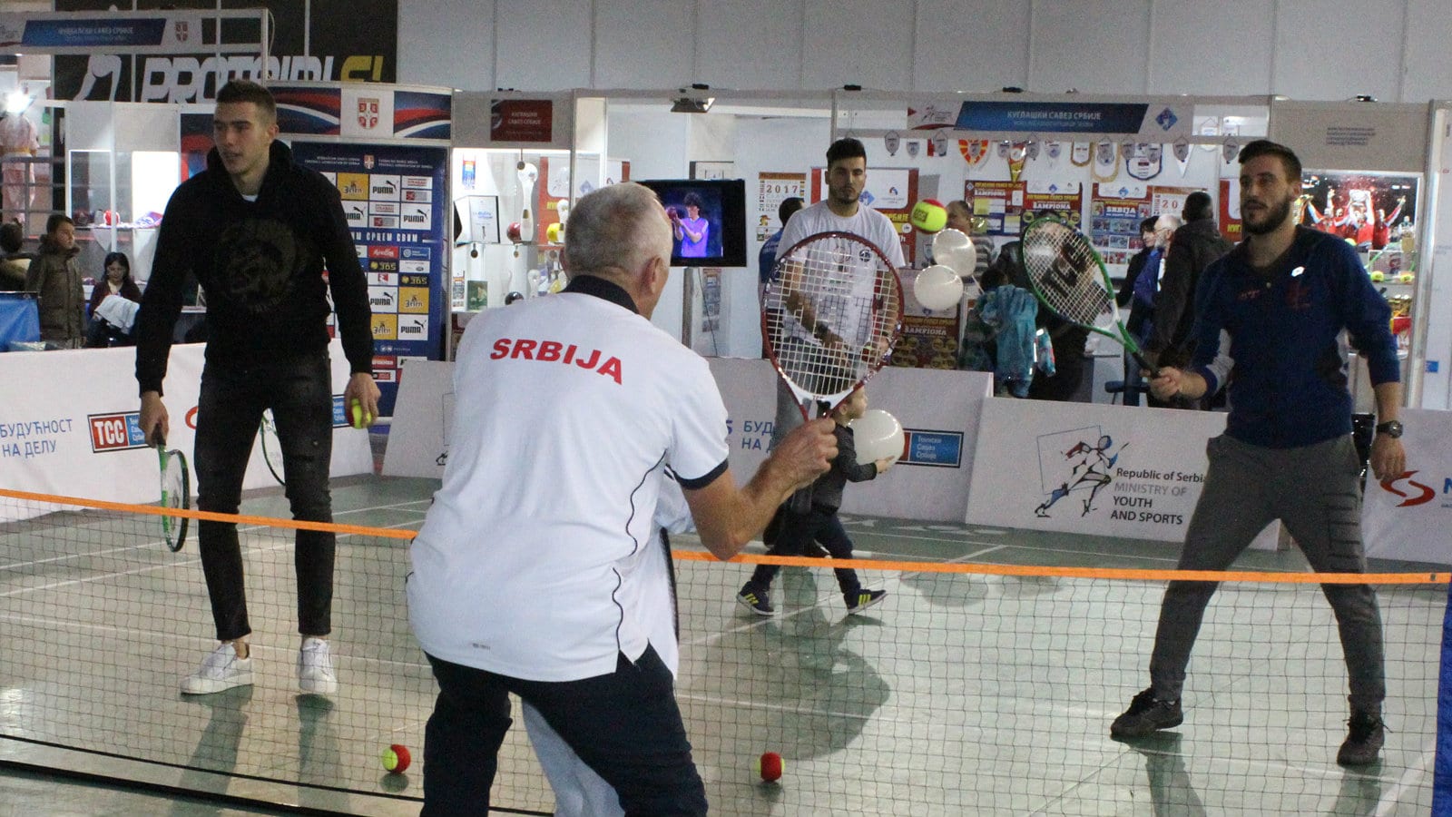 Zimonjić, Jovanovski, Džumhur igrali mini tenis sa decom na Sajmu sporta 1