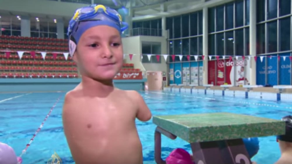 Osmogodišnji plivač bez ruku razbija predrasude u BiH 1