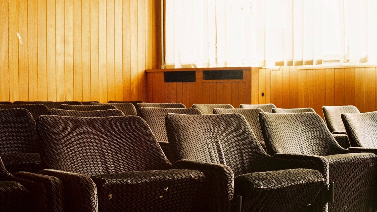 Tribina „Između partijske kontrole i tržišne parole“ večeras u Užicu 1