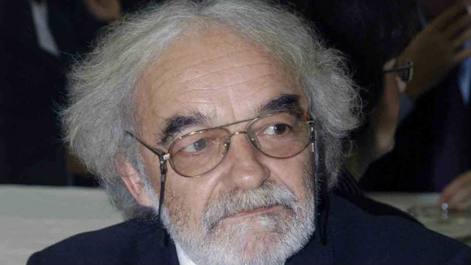 Novosadski Dnevnik: Čestita kuća u šakama hulja 1 Novosadski Dnevnik: Čestita kuća u šakama hulja 1