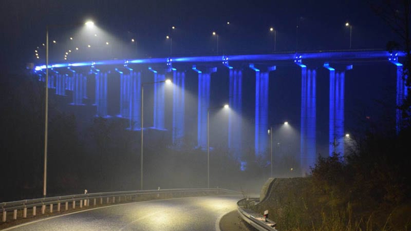 Most Vrla osvetljen u plavo 1