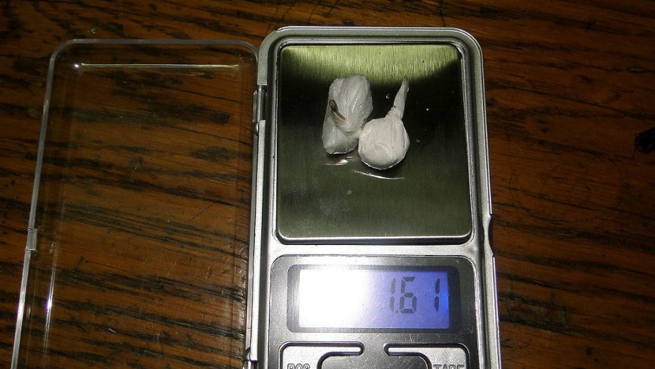 Krio kesice kokaina i marihuane u džepovima i koferu 1