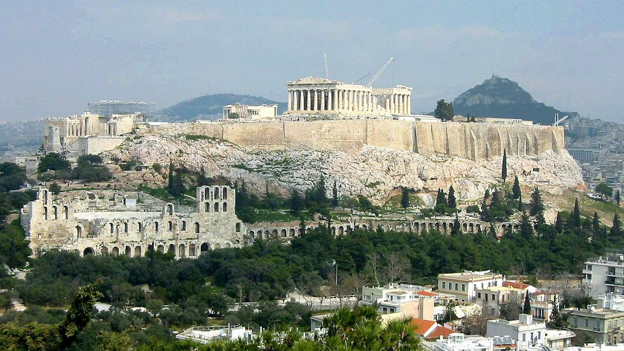 Ukrao deo stuba sa Akropolja 1