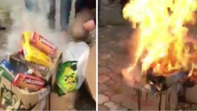 Kosovska policija uhapsila građane koji su palili srpske proizvode u Prištini 1