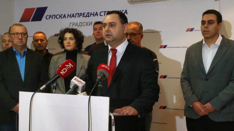Okružni odbor i odbornici Jedinstvene Srbije prešli u SNS zbog "hrabre i mudre" politike Aleksandra Vučića 1