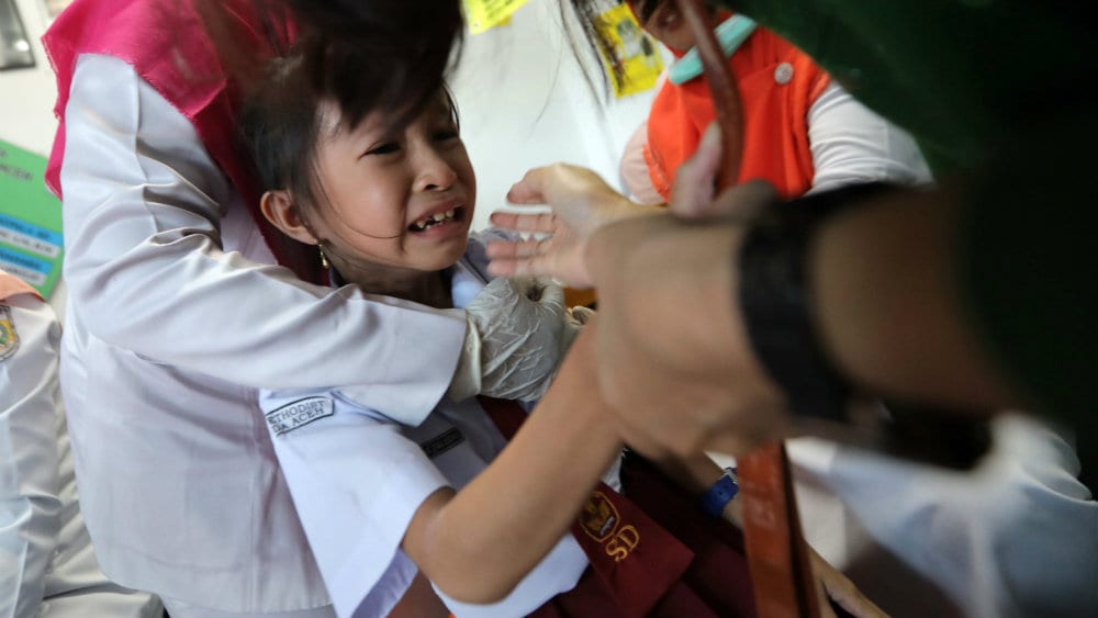 Indonezija: Zabranili vakcinaciju zbog svinjskog želatina, preti epidemija 1