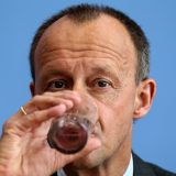 Ko je potencijalni naslednik Merkelove zbog koje je svojevremeno napustio politiku 13