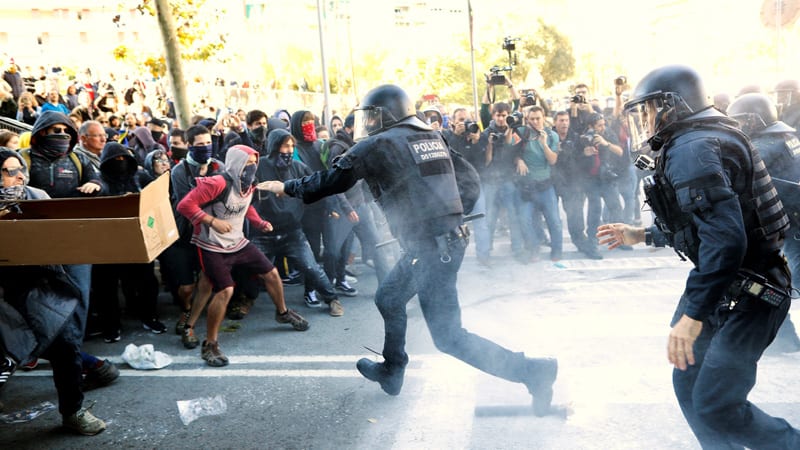 Policija se sukobila s katalonskim separatistima u Barseloni 1