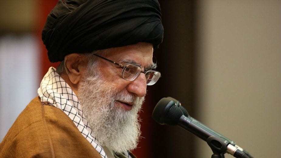 Hamnei pozvao na istragu pada aviona 1