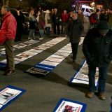 Izložba Saveza za Srbiju ispred RTS uprkos zabrani (FOTO) 3